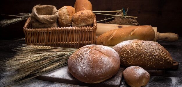 rye-sliced-bread-table